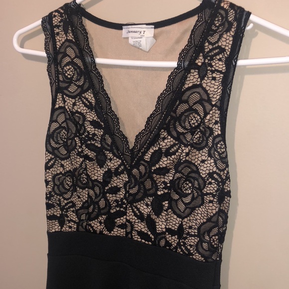 January 7 V Neck Dress - Picture 2 of 3